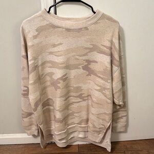 American Eagle Cream Jegging-Fit Sweater